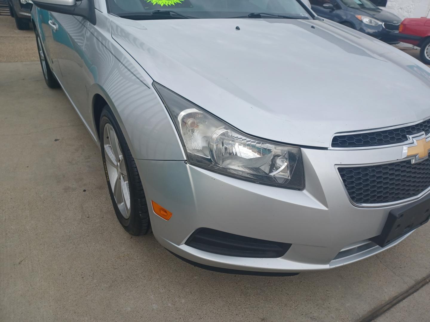 2013 SILVER Chevrolet Cruze 2LT (1G1PE5SB7D7) with an Turbocharged Gas I4 1.4L engine, 6-Speed Automatic transmission, located at 2001 E. Lancaster, Ft. Worth, 76103, (817) 336-7000, 32.746181, -97.301018 - Photo#2